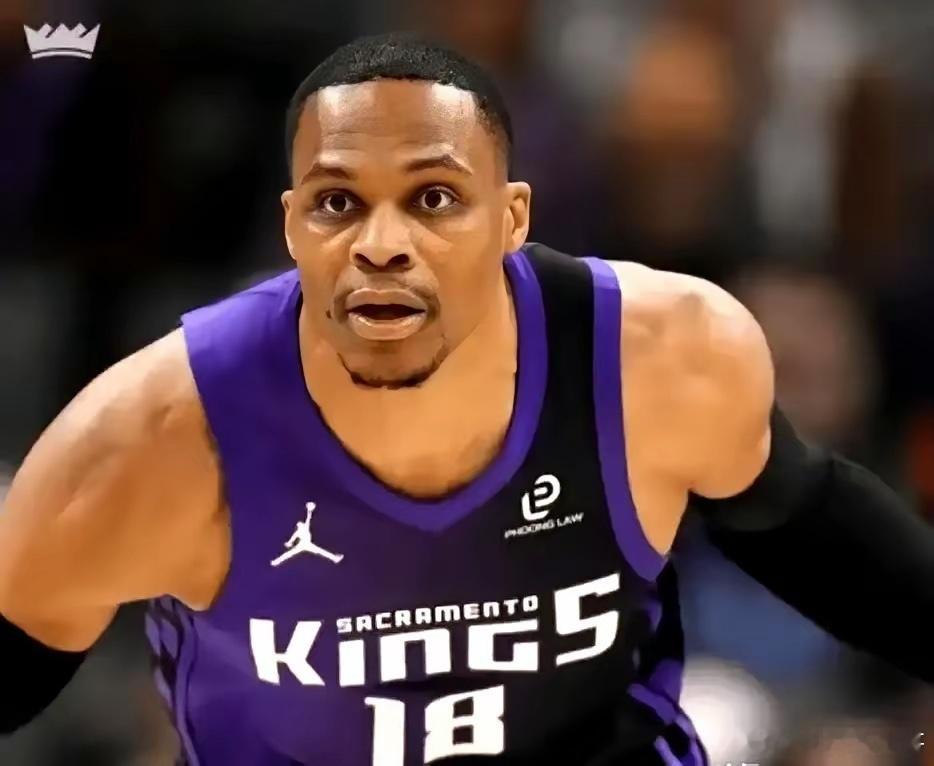 威少，这个赛季的篮球场上，你再次成为了焦点！仅剩15场，你却要挑战历史助攻排名，