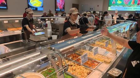 武汉这家酒店爆改“美食超市”，200多道现炒菜随便逛，人均40元吃到撑湖北武