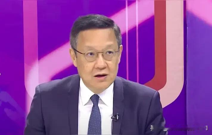 台湾名嘴介文汲说：小国就是被俘别人欺负，被别人打的。比如新加坡到了中国说自己是华