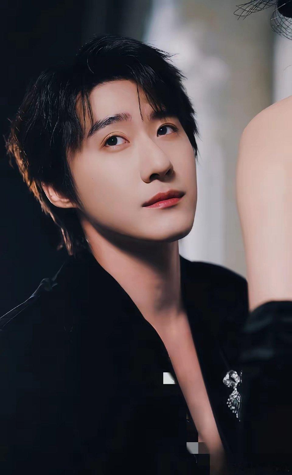 终于搞明白了为什么王皓祯去了红果创作大会，赵振栋却没去了？背后的原因很简单！他只