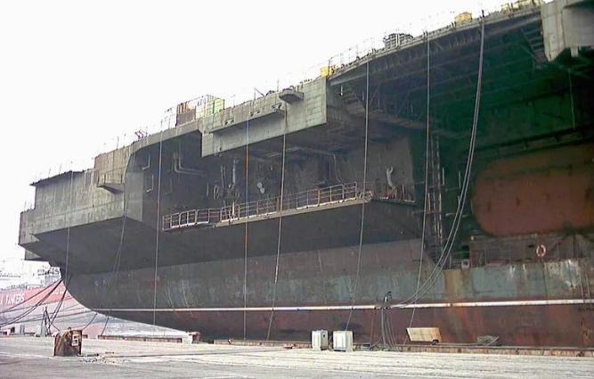 从空壳瓦良格到辽宁舰：一场材料学的攻坚！想当初，那艘锈迹斑斑的瓦良格号被拖进大