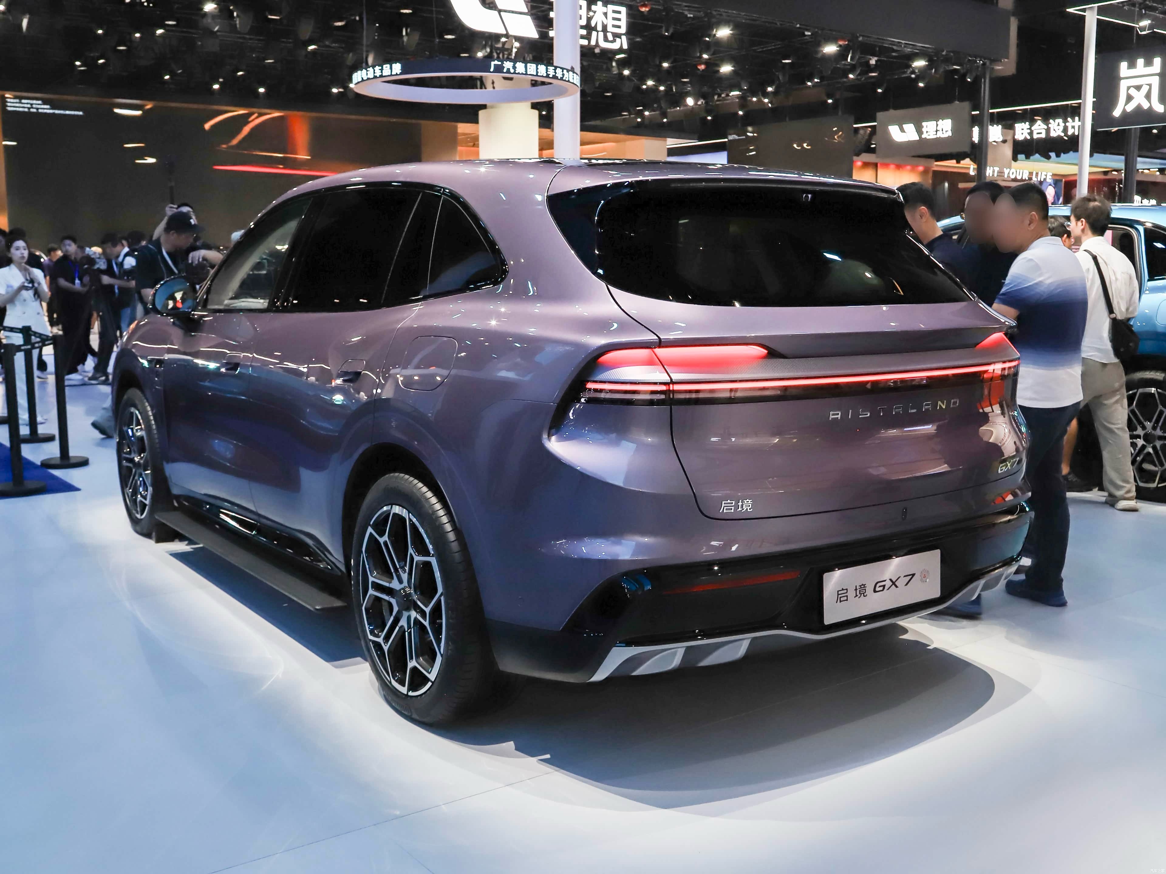 启境GX7为2026年推出的中大型五座增程SUV，面向家庭多场景出行打造，外观采