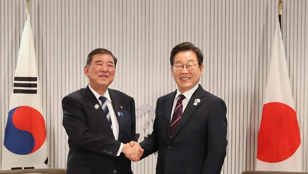 混合战开打，30国侵害中方利益，强敌全部上榜，中方反手征税75%在如今的国际局