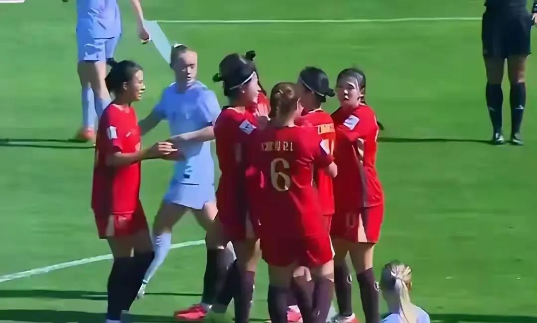 中国铿锵玫瑰5比0横扫挪威U17女足，太牛啦！中国女足闪耀U17女足世界杯，中国