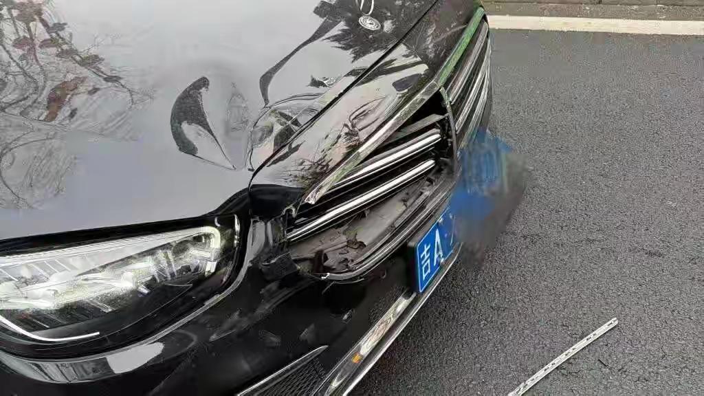 长春新民广场路虎恶意别车8次引爆全网：嚣张车主终被刑拘，普通人维权血泪史看哭千万