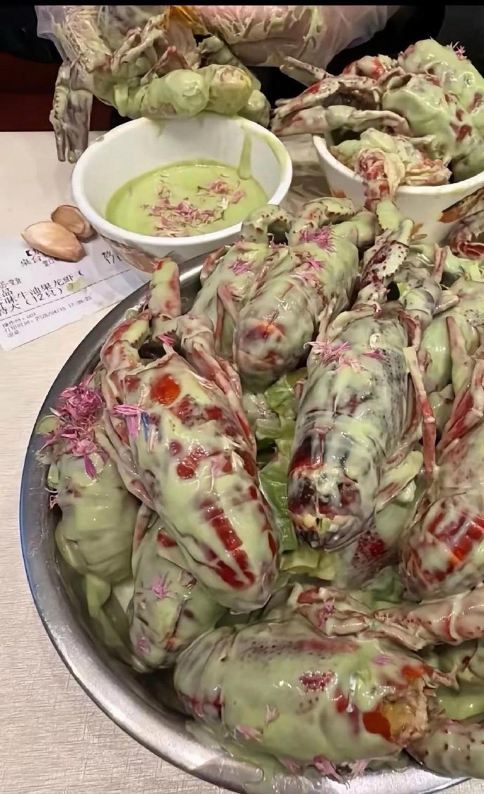 好不容易吃一次龙虾，被婆婆糟蹋成这样，看完倒胃口​​​！​​​