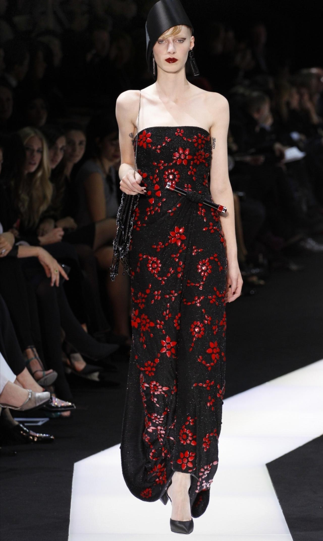 GiorgioArmani2013春夏高定系列的色彩，是一场从夜空到沙漠的漫