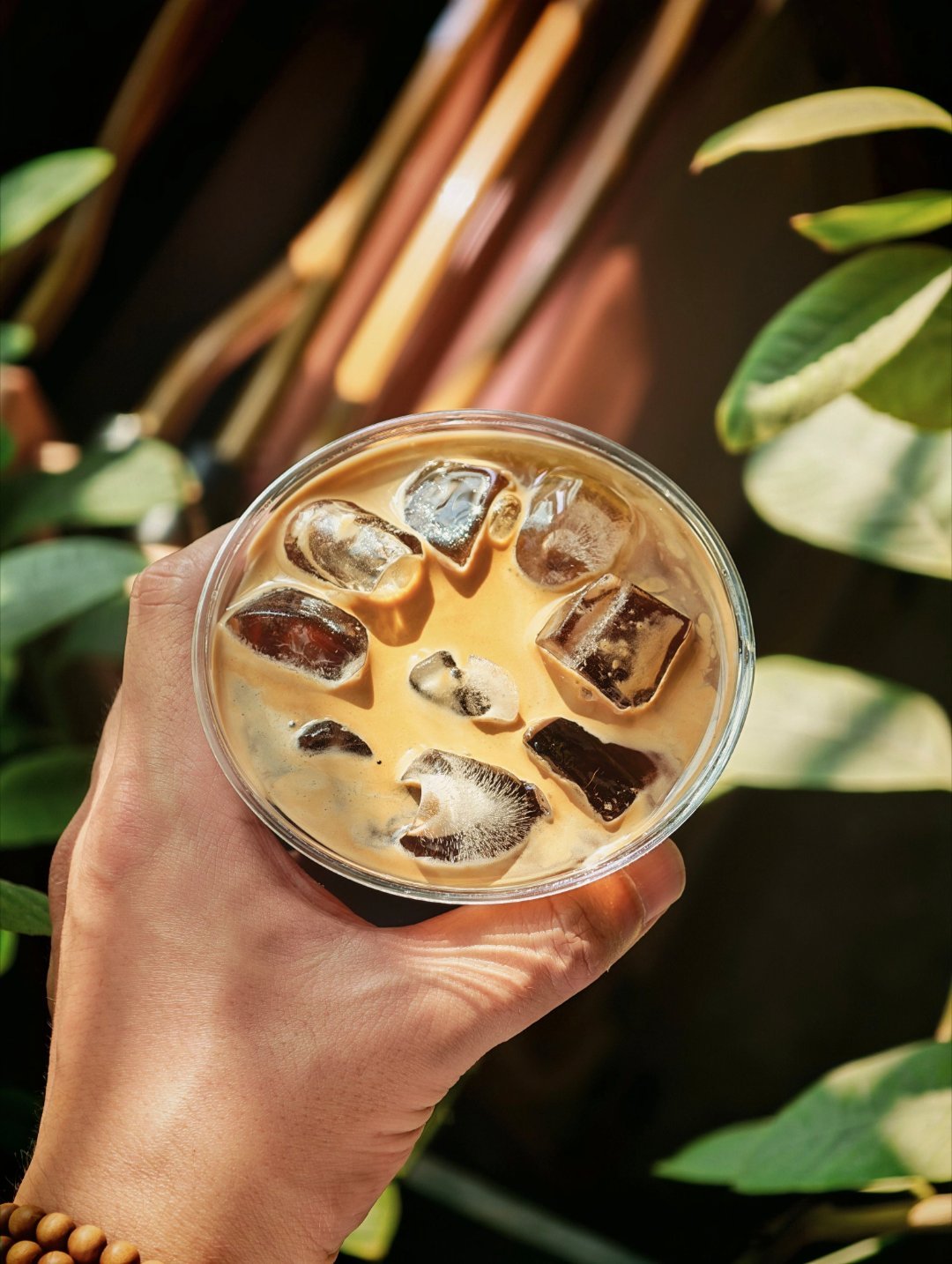 每天喝茶vs每天喝咖啡哪个更健康？适量都健康，过量都不健康。物极必反，不管茶还