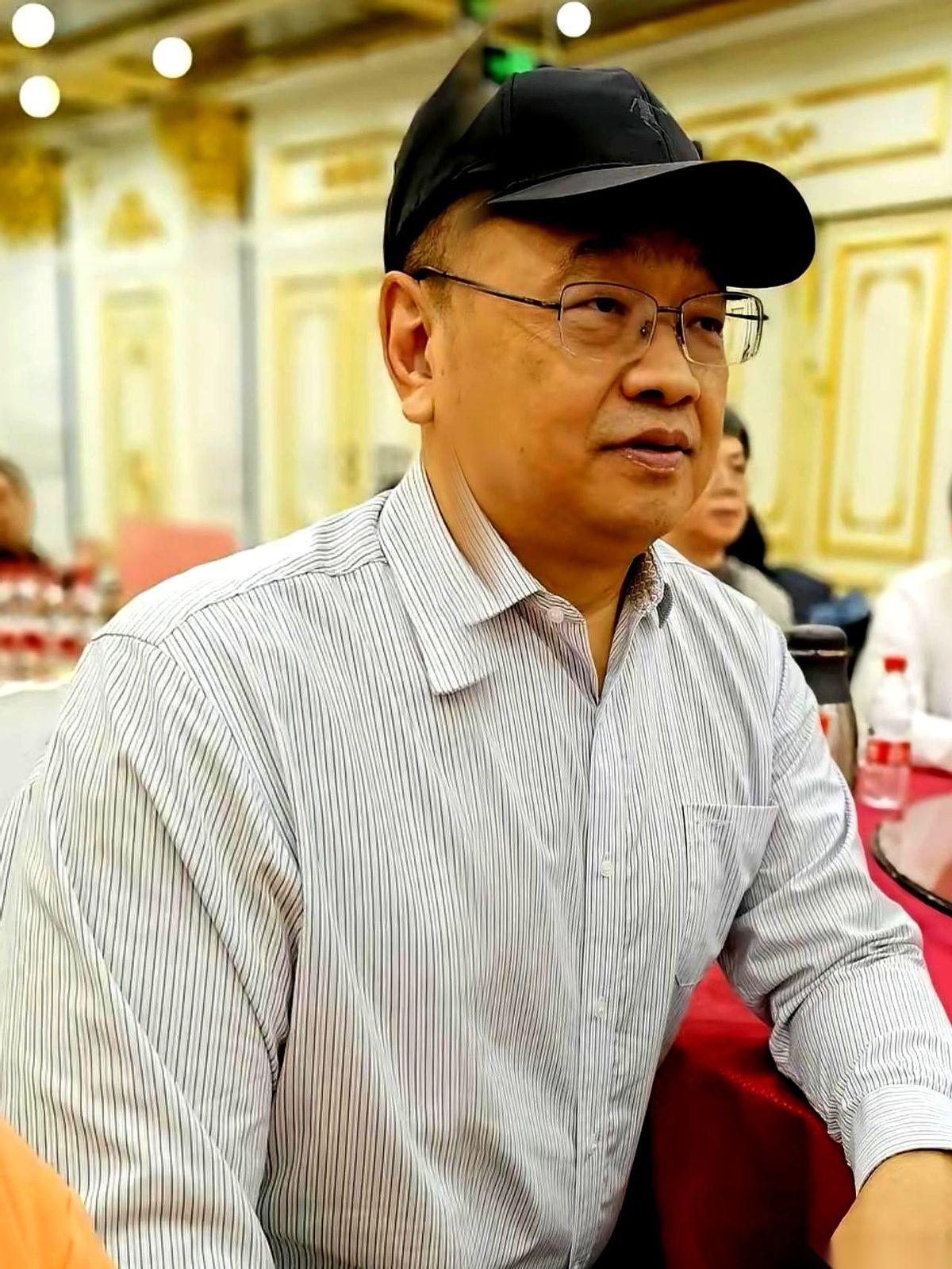 没进500强怎么了？董明珠这话，简直就是把皇帝的新衣给扯下来了。“一个不赚钱