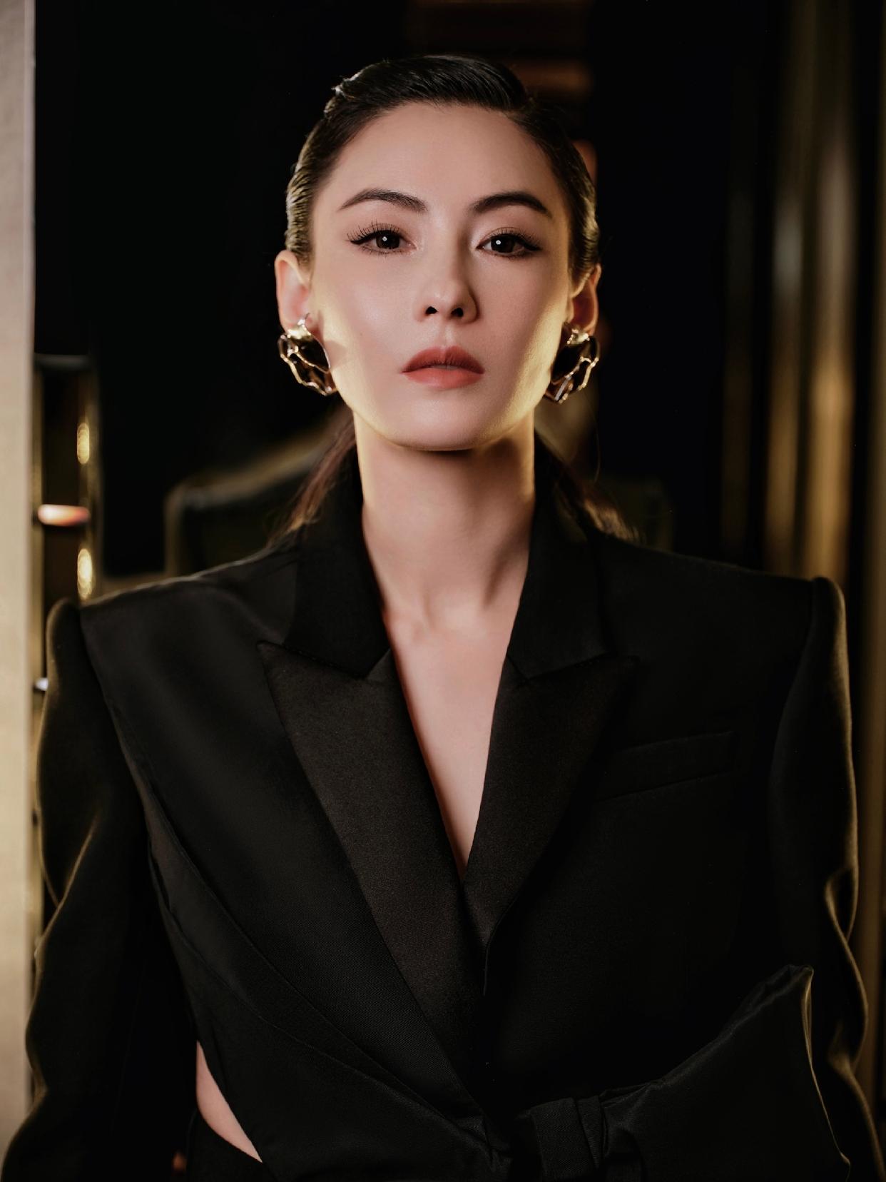 闺蜜一语道破张柏芝和王菲的最大区别看看张柏芝的眉毛，又浓又压眼，就像一匹奔