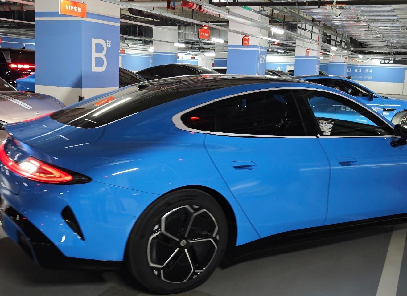 很多地方的新一代小米SU7展车都到了，这几天应该就能看到了，有一说一，这个卡布里