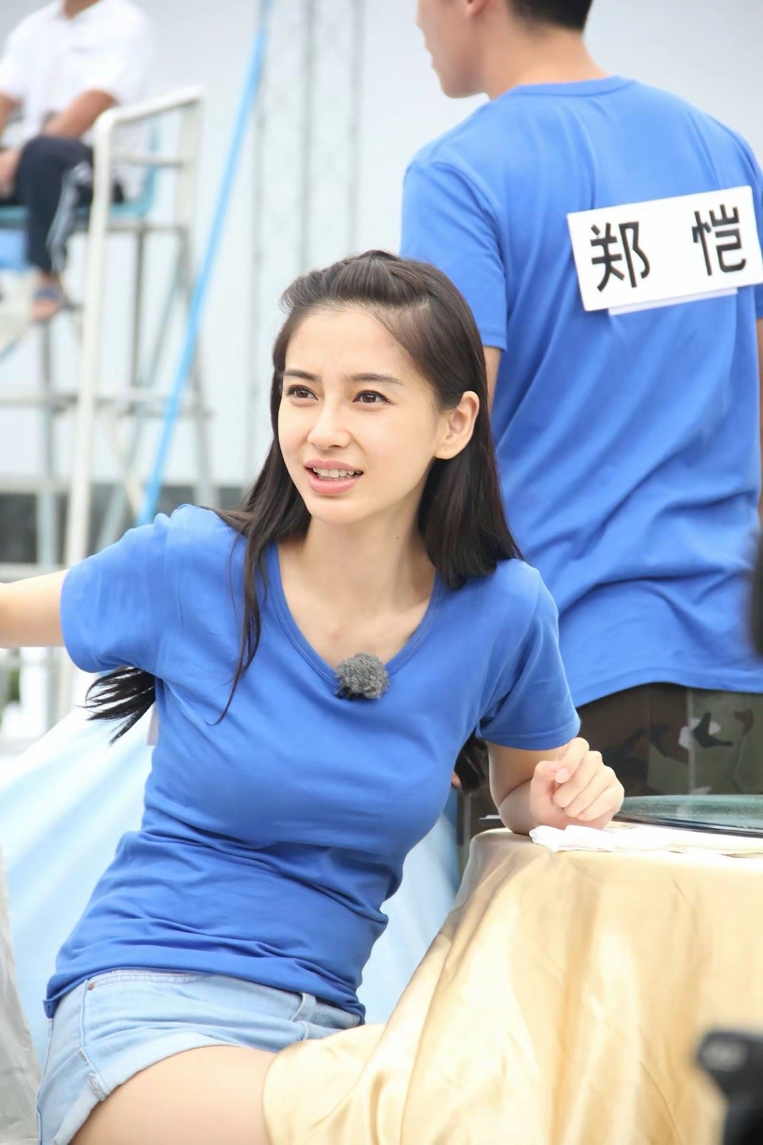 25岁的杨颖第一次出现在跑男的样子