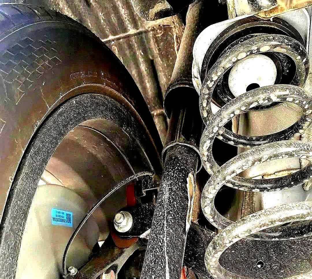 兄弟们，现在新车变天了！！这位兄弟才提的新车三个月，今天来做首次保养，把