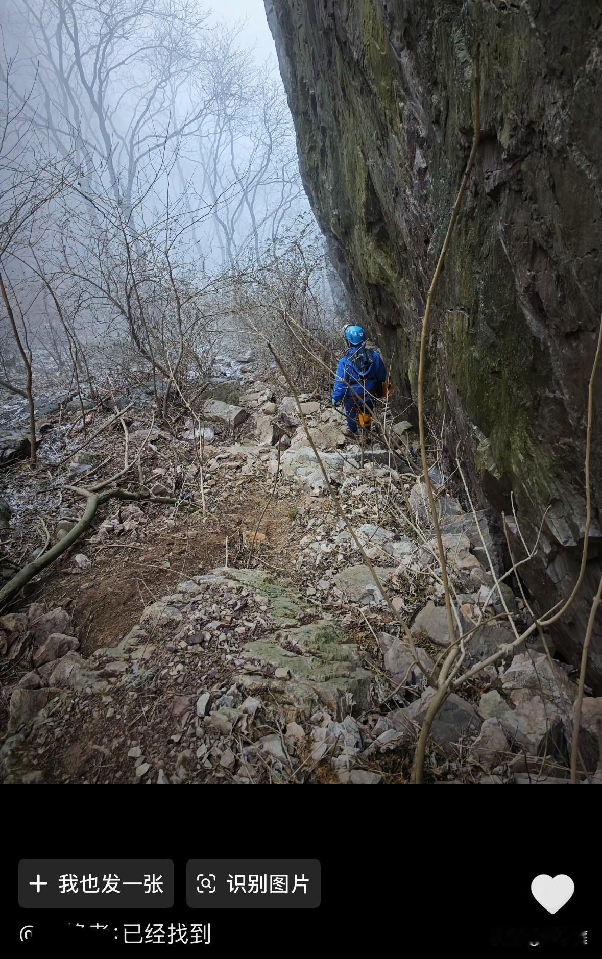 这座巨石下面就是33岁重庆女子刘美被发现的地方！她的遗体有少部分被动物啃食过，已