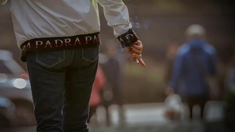 提高烟草价格能不能让烟民戒烟，这事儿还真不好说。对一些经济不太宽裕的烟民，价格上