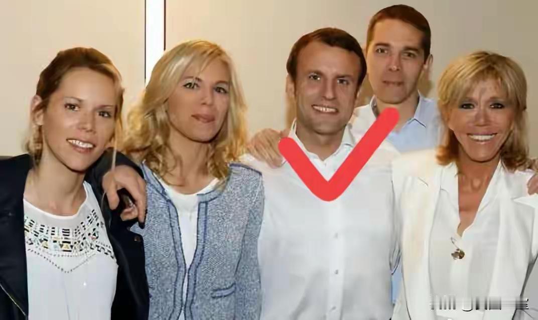 马克龙这次访华备受瞩目，他对妻子布里吉特照顾有加，全程牵手参观都江堰。近日一张全