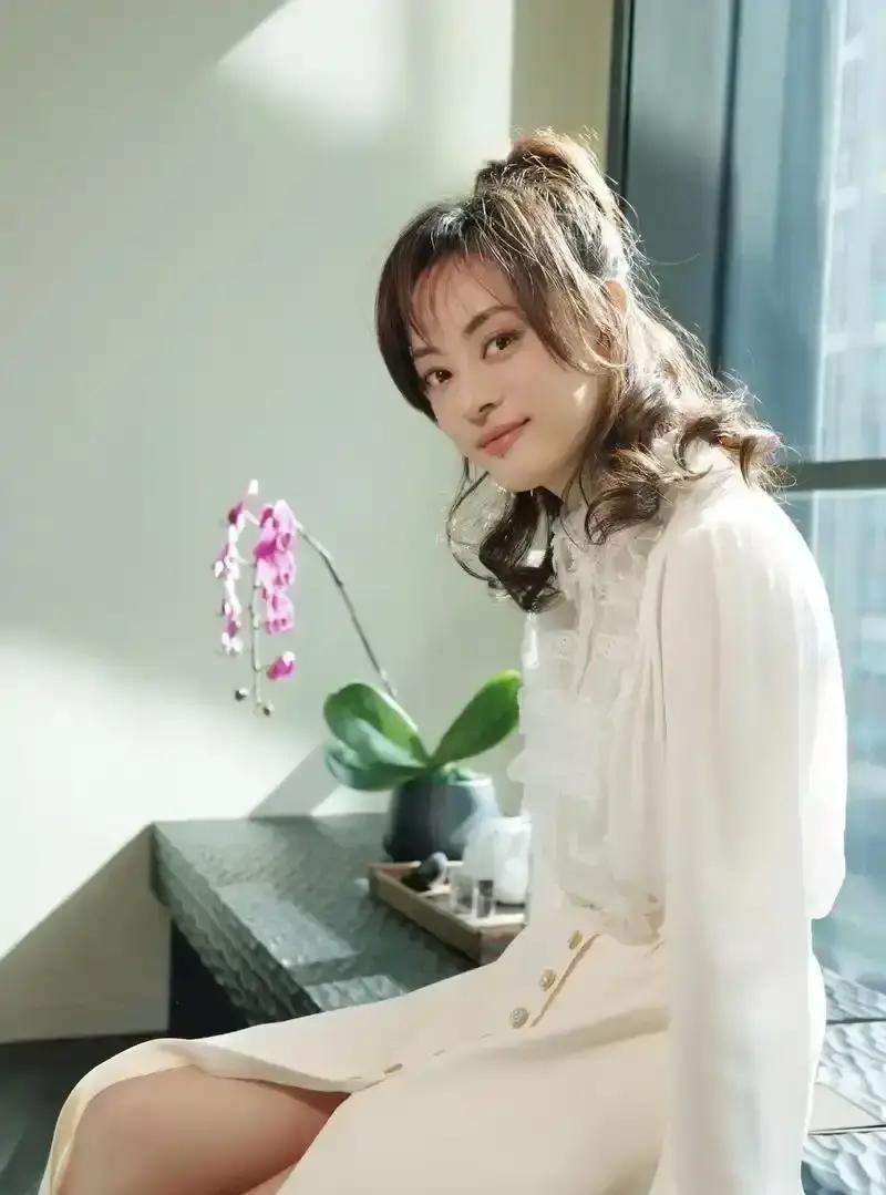 说起孙俪，很多人都觉得她现在是大明星，风光无限但有件事，我每次想起来，心里都