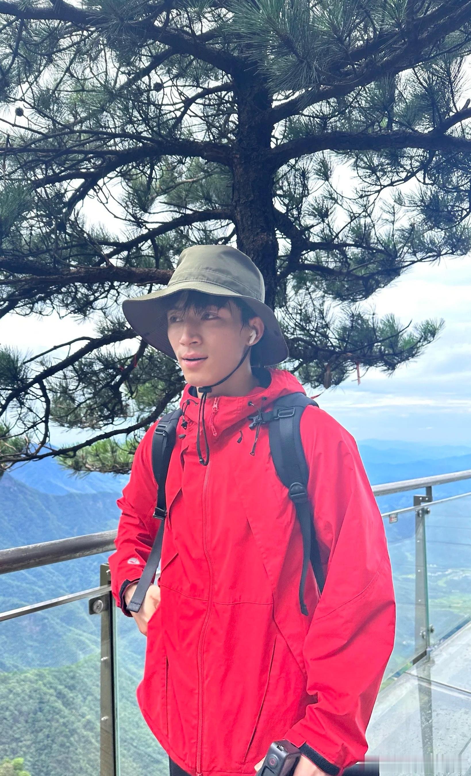 王星越素颜路透，褪去明星光环，这个是最真实的☪️了​​​