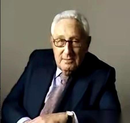 我算是看明白了，有些事儿啊，真是不到最后一步，你都不知道那根救命稻草其实是根绞索