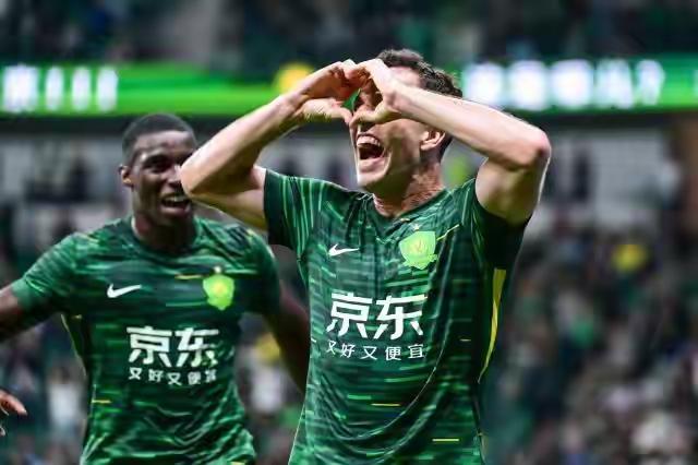 北京国安亚冠关门黑，没想到北京国安在主场1比2不敌麦克阿瑟FC，刚刚拿下中国足协