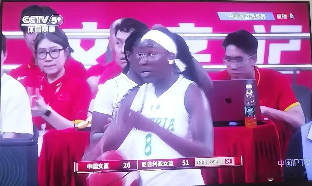 半场只得29分，落后21分张子宇、王思雨休战，中国女篮立马遭尼日利亚女篮暴虐！