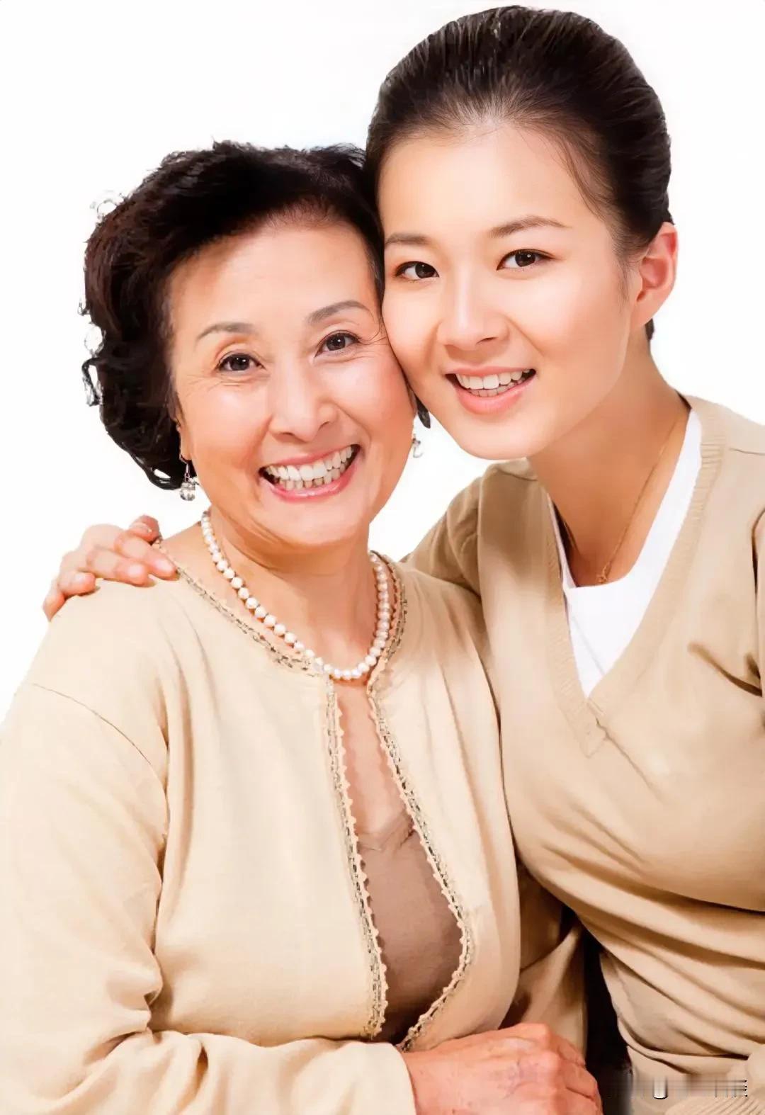 我发现，受儿媳欢迎的婆婆都有这些特点：第一，有退休金。婆婆每个月有几千块