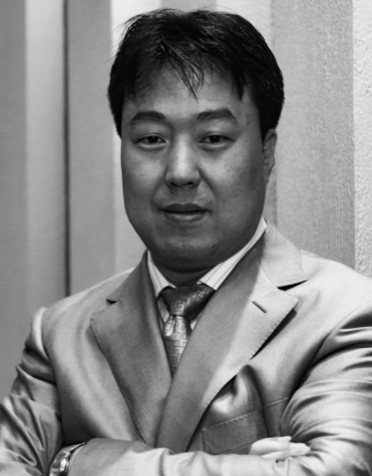 很好奇为什这么多人缅怀高善文，直道看了他的一句名言：掌握生产力的人，适合出海。