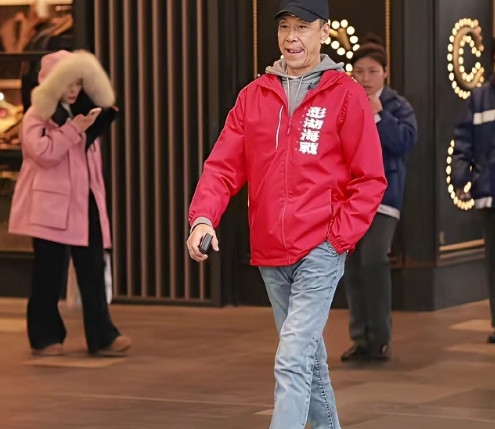 他生于1946年，虚岁已经80了，这样的岁数这样的状态无敌了！就问你服不服？​