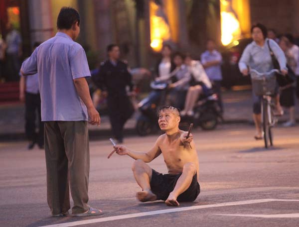 你敢信吗？一个用来缓解腰痛的普通枕头，差点让一个30岁的壮年男人一辈子站不起来。广州增城的牙科医生邓