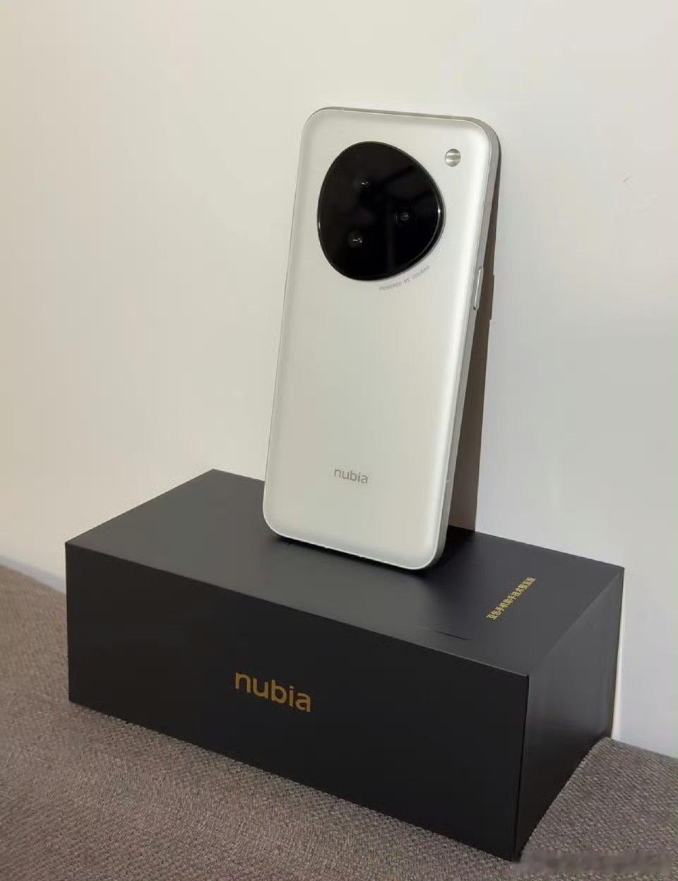 豆包手机努比亚M153是豆包与中兴合作的AI手机技术预览版，16GB+512GB