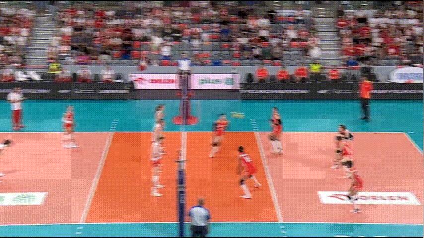 中国女排原形毕露！热身赛打得稀巴烂，一传和副攻手都是大问题啊！防守防守没有、拦网