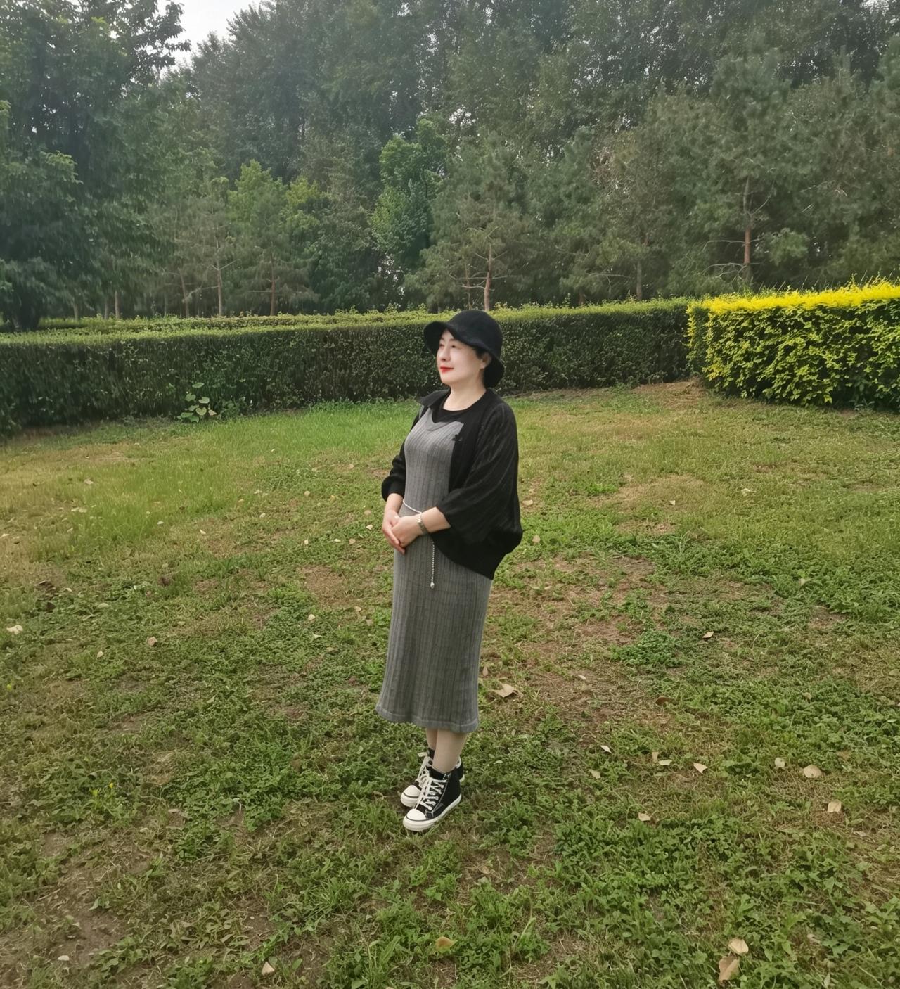 一大早，瞥见爱人的眼光锐利地扫过鞋架，因为他一脸的懵瞪：难道我将他扔的那双帆