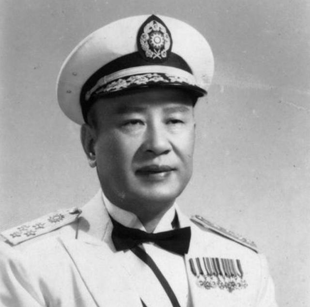 1966年，白崇禧死后，蒋介石前来吊唁，在灵堂上，他问白家人有什么困难，白崇禧的