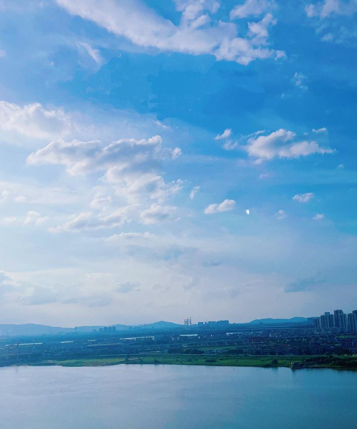 很火的一段话：“路是自己的，怎么走，跟别人无关。嘴是别人的，怎么说，不必去在意。
