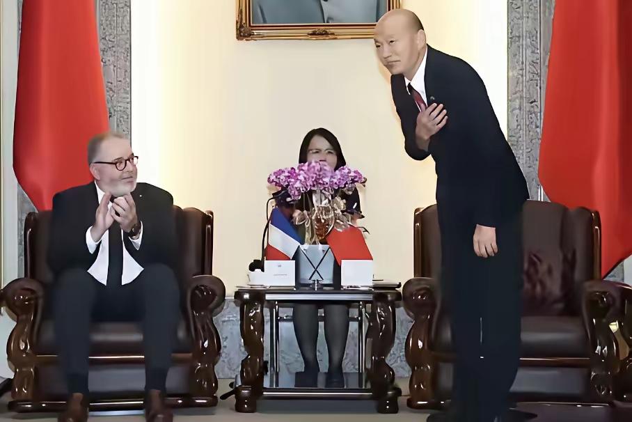 这个时候，你们是愿意韩国瑜说他是一个中国人还是不愿意他说自己是个中国人？台湾的