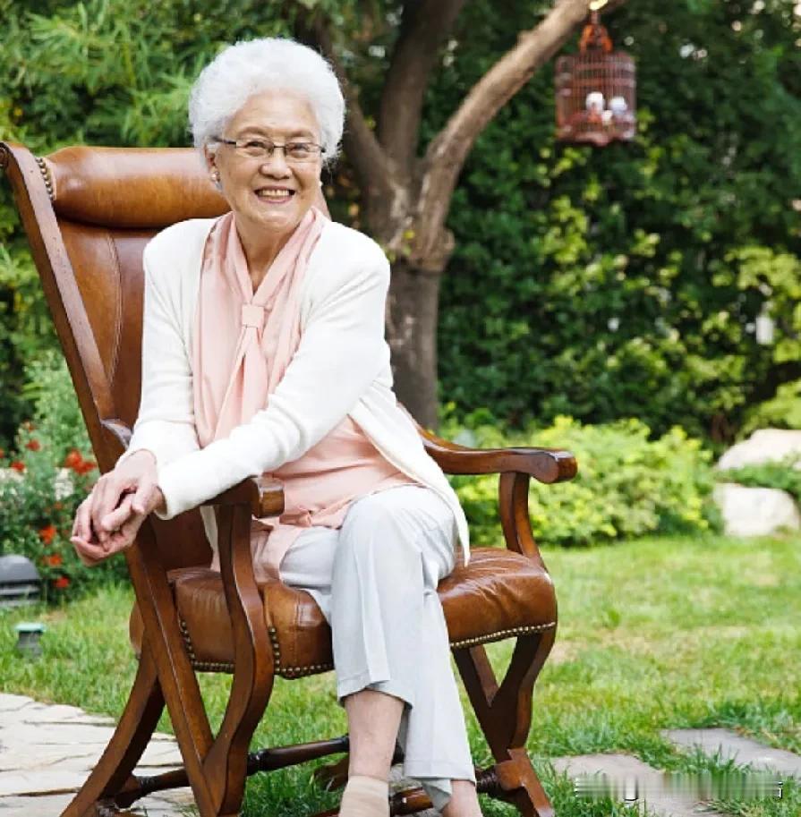 公公欺负婆婆一辈子，不是打就是骂的！还经常骂脏话，经常为了小事吵架！公公老了