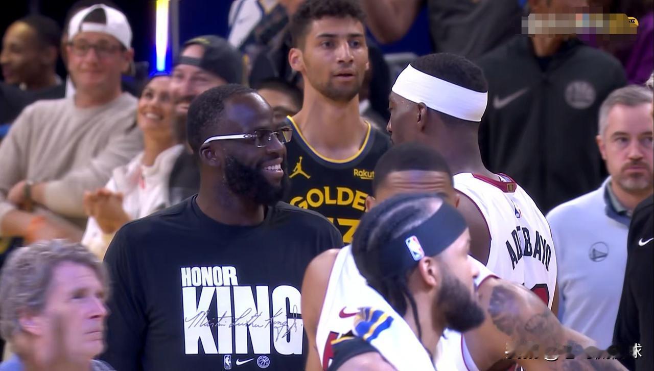 勇士恶汉追梦格林真是丝毫不觉得尴尬！今天勇士在主场以135：112大胜热火，喜迎