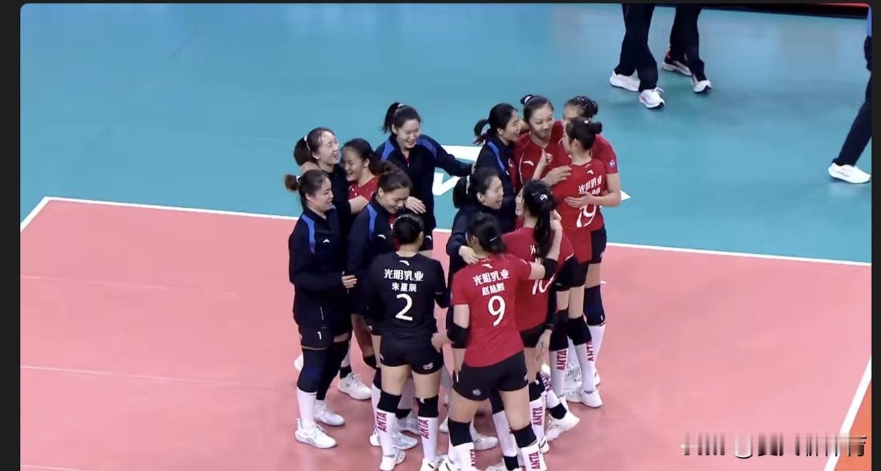 上海女排这批年轻队员才是真正的未来之星啊！192cm的黄悦鑫，32扣14中2拦，