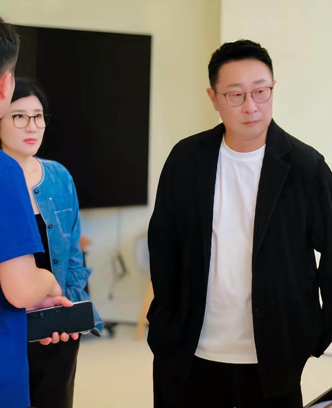 就林老师这长相，林太太配她不是绰绰有余吗？以前据说他还有跟林太离婚的想法，后来
