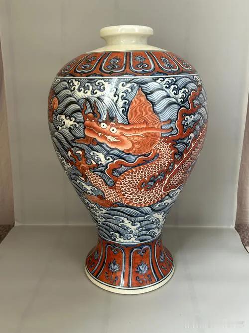 南京博物院某人把真文物说成赝品，然后低价出售，兜转到儿子拍卖公司再天价拍出，原来