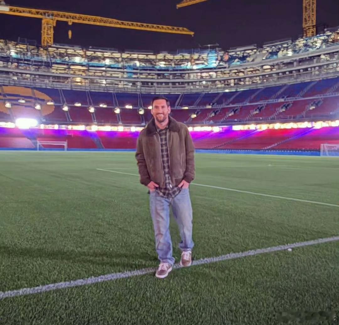 球王C罗去了白宫，特朗普给了他一把钥匙，这样他就可以随时进出。有一个球员，不久前