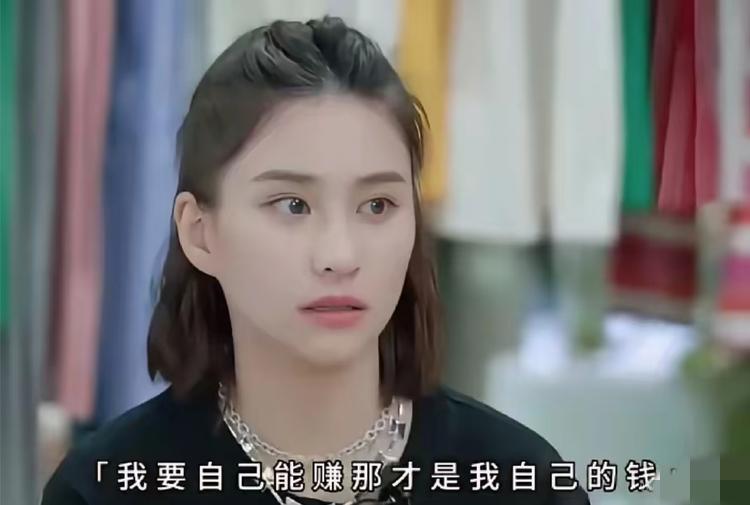 何超莲说过每个家族成员每月可以领一笔信托，不够花就自己另外赚钱，所以她现在自己创