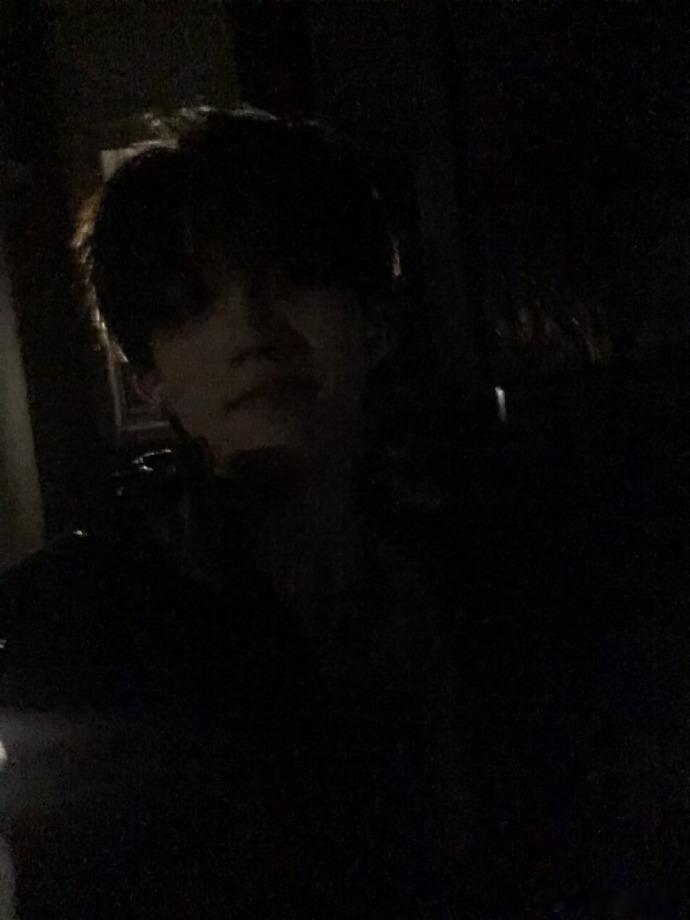 苏新皓粉衣小狗苏新皓晚安的九宫格真的是让我露出了妈粉的笑容了呀，我们的粉衣小狗