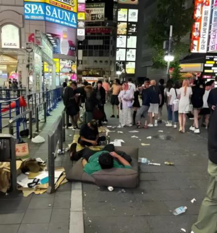 摧毁一个国家不一定要打仗！ 就说日本吧，这个曾经被称为“东亚奇迹”的国家，这