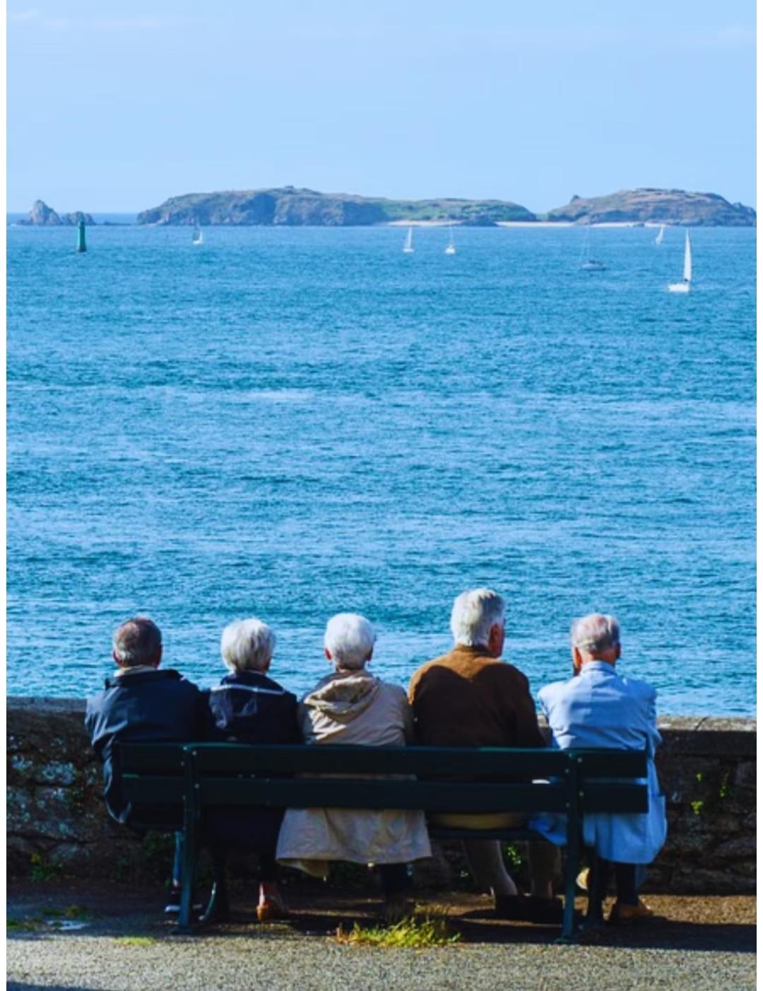 婆婆中风在床，全家人商议结果是:每月给我8000，让我辞职在家照顾我说离婚行