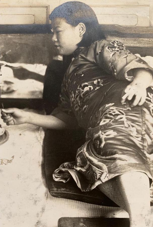 清末民初，广东一带盛产一种对女性极具摧残的职业——瞽妓，就是盲人妓女，这些妓女不