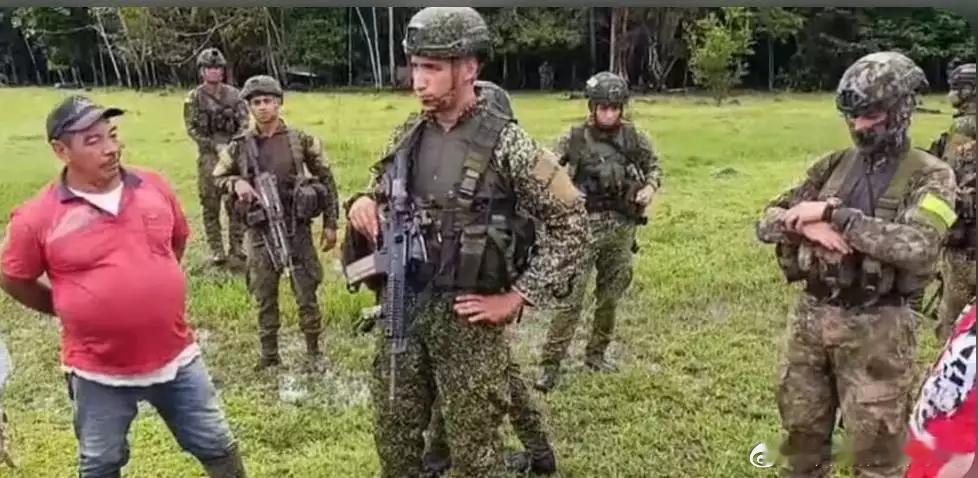 哥伦比亚监察员办公室当地时间8月28日证实，此前被绑架的33名士兵经过谈判后被释
