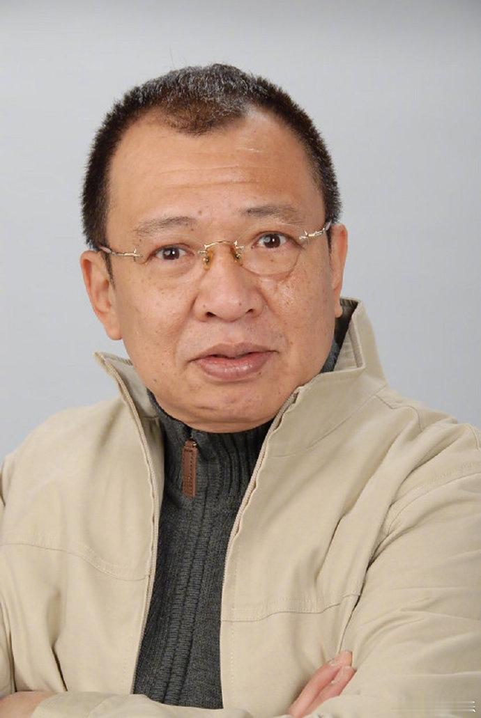 演员许绍雄先生去世,许绍雄岳家捐赠了岭南四大园林之首这个话题很没必要。许绍雄在