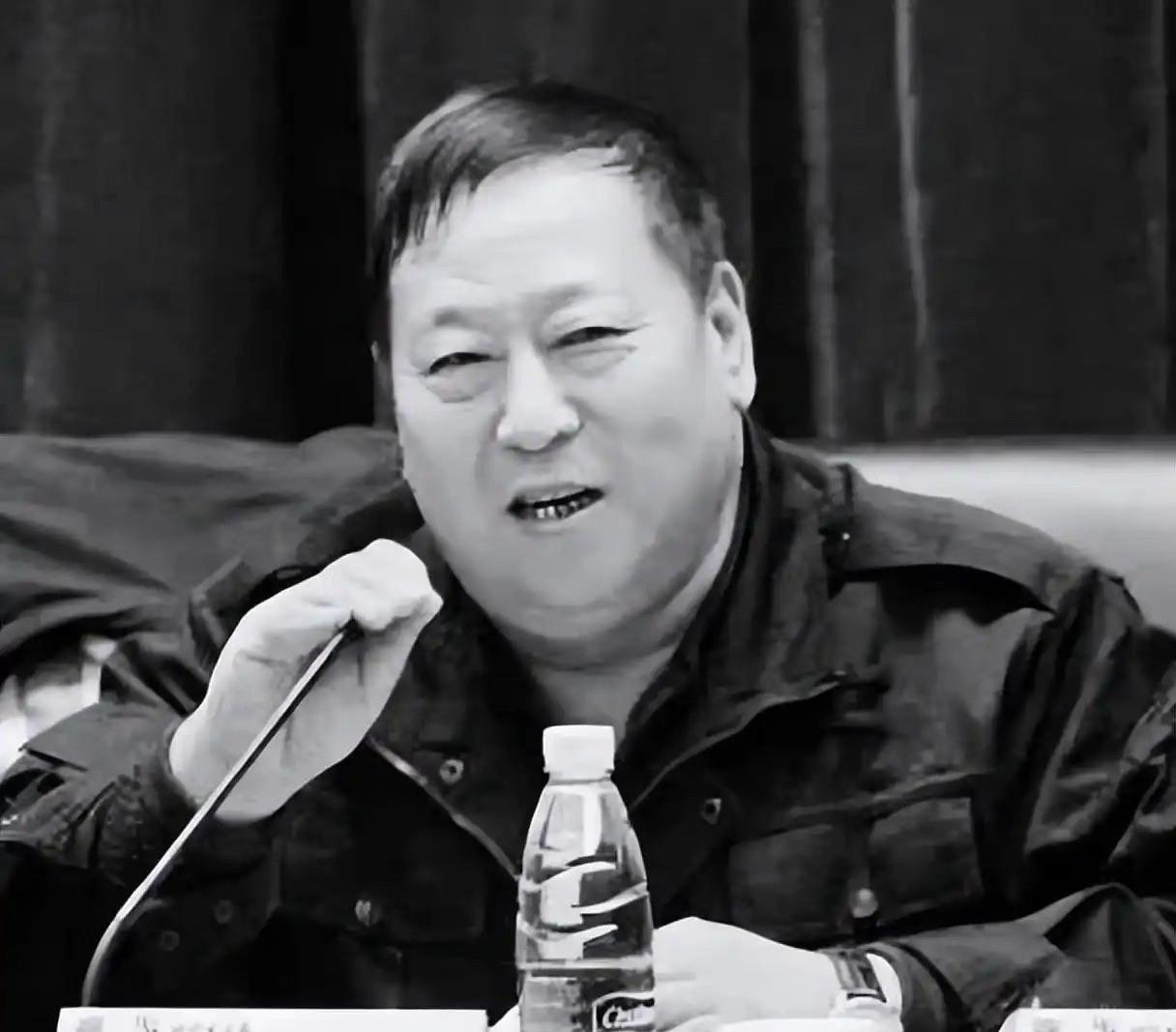 那年他审讯王书金，对方突然供出一起10年前的奸杀案。巧了，那案子早就结了，凶手