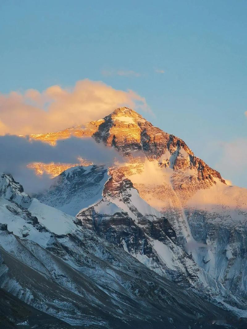 说句实话，就是尼泊尔这4000美元的垃圾费不收，这爬珠峰对普通人来说，还是太奢侈